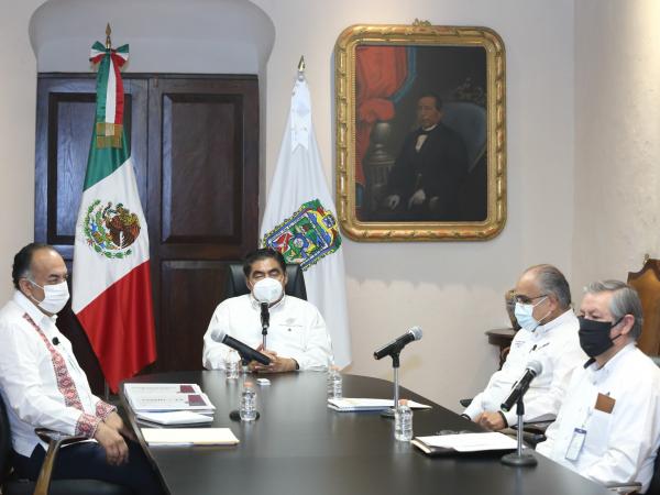 Instruye Barbosa Huerta atención a derechohabientes de la BUAP con COVID-19