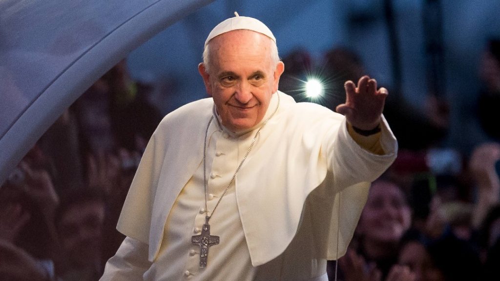Vaticano crea comisión para analizar ordenación de mujeres diaconas