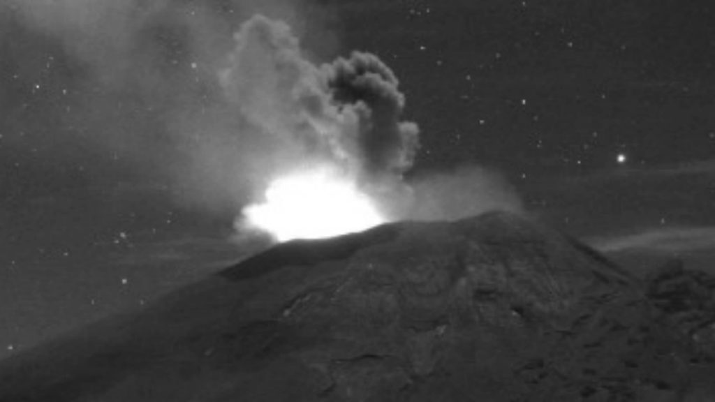 Popocatépetl amanece con erupción de lava; hay caída de ceniza