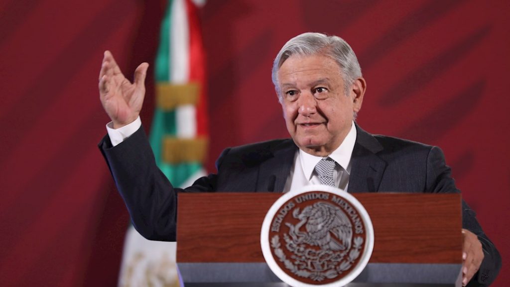 AMLO “toca madera” para que coronavirus en México no empeore como en Guayaquil