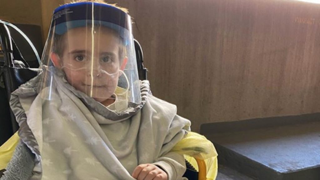 Niño con COVID-19 se despide de su mamá; la vida le da segunda oportunidad
