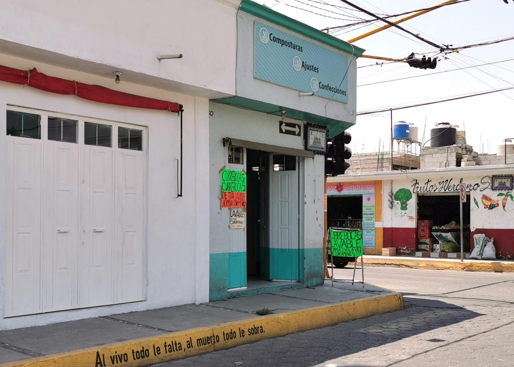 En sastrerías elaboran cubre-boca lavable
