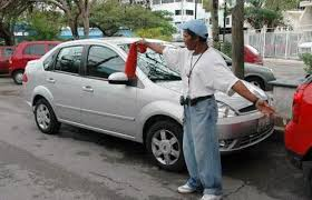 Aparecen los “viene, viene”, limpiaparabrisas, barrenderos