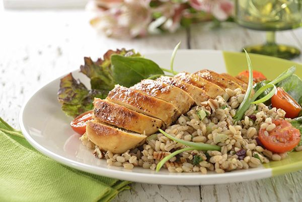 Pechugas de pollo con ensalada de cebada
