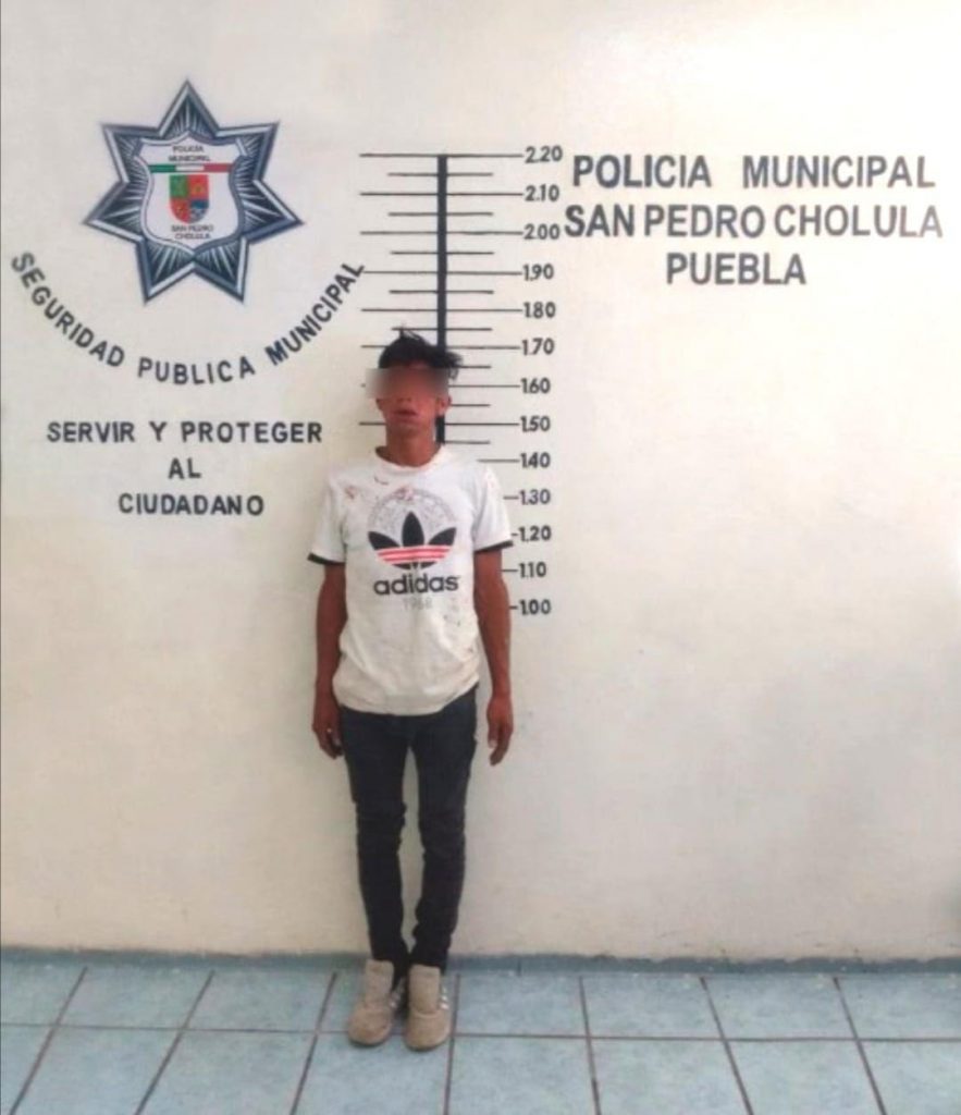 Cae presunto ladrón de autopartes en Momoxpan por oportuna intervención de policías municipales