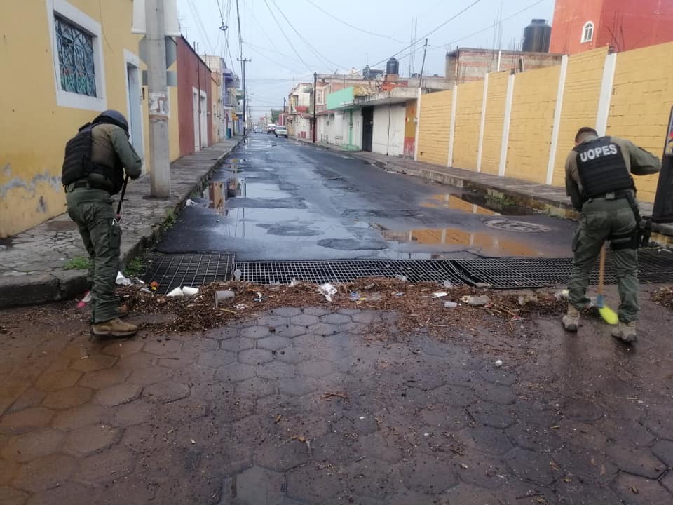 Mucha basura se acumula en coladeras