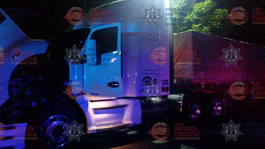 Recuperan municipales, tracto-camión robado