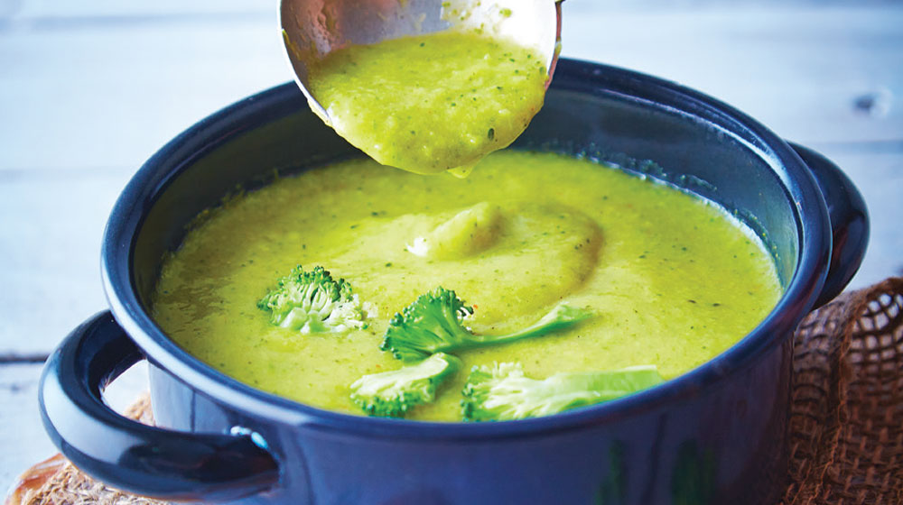 Crema de brócoli con leche de coco y curry