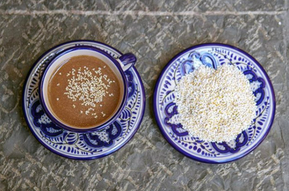 Cuidando tú Dieta  Por Karen JUÁREZ  Nutrióloga Certificada  Atole de Amaranto
