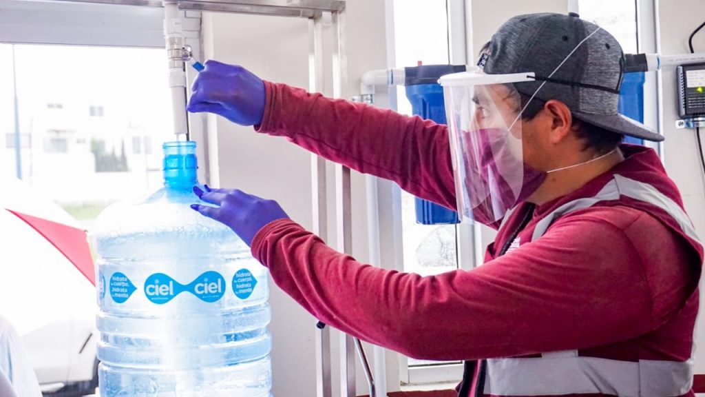 Inaugura Karina Pérez 1er planta purificadora de agua para consumo humano