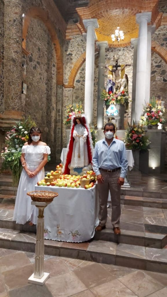 Coronó a la virgen María