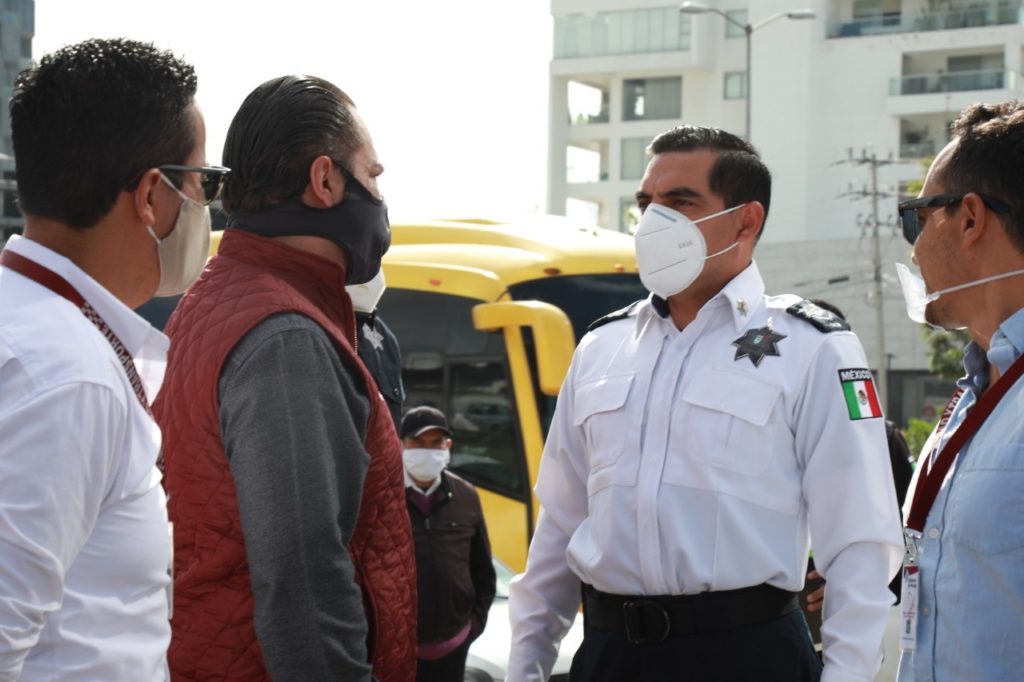 Estado y municipio realizan operativo conjunto para evitar instalación taxis pirata en vía Atlixcáyotl 