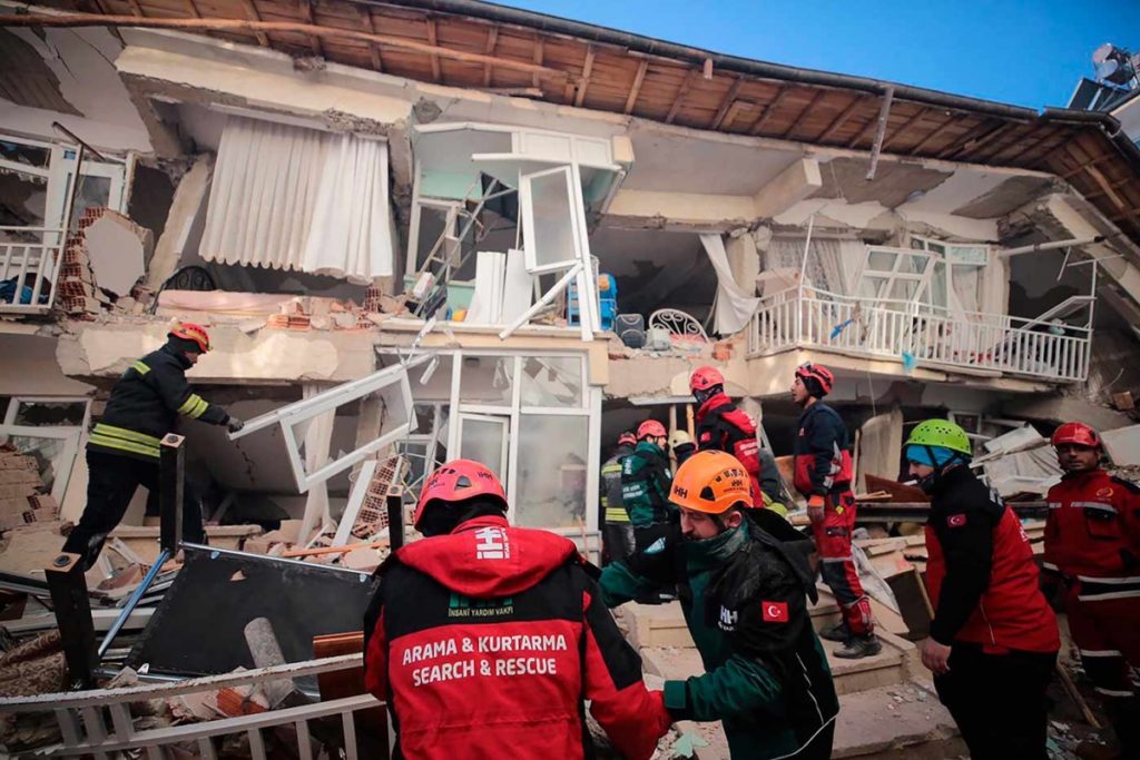 Van 29 muertos y sumando en Turquía, por terremoto
