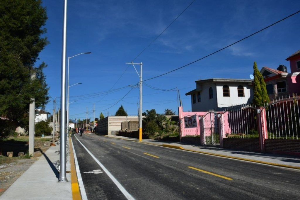 En Tlautla, entregan calle pavimentada