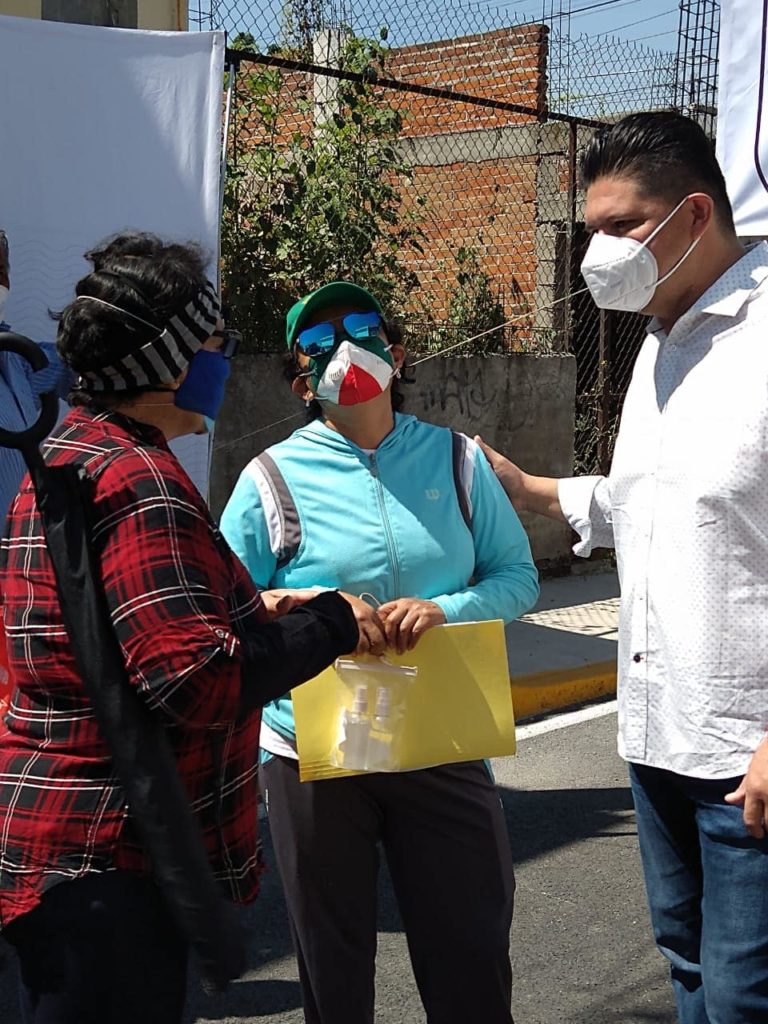 En Momoxpan, entregan calle Matamoros