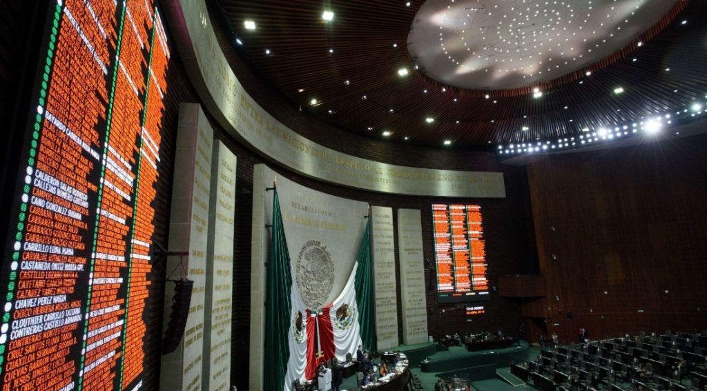 Diputados podrán contender por reelección sin separarse de su cargo y con sueldo