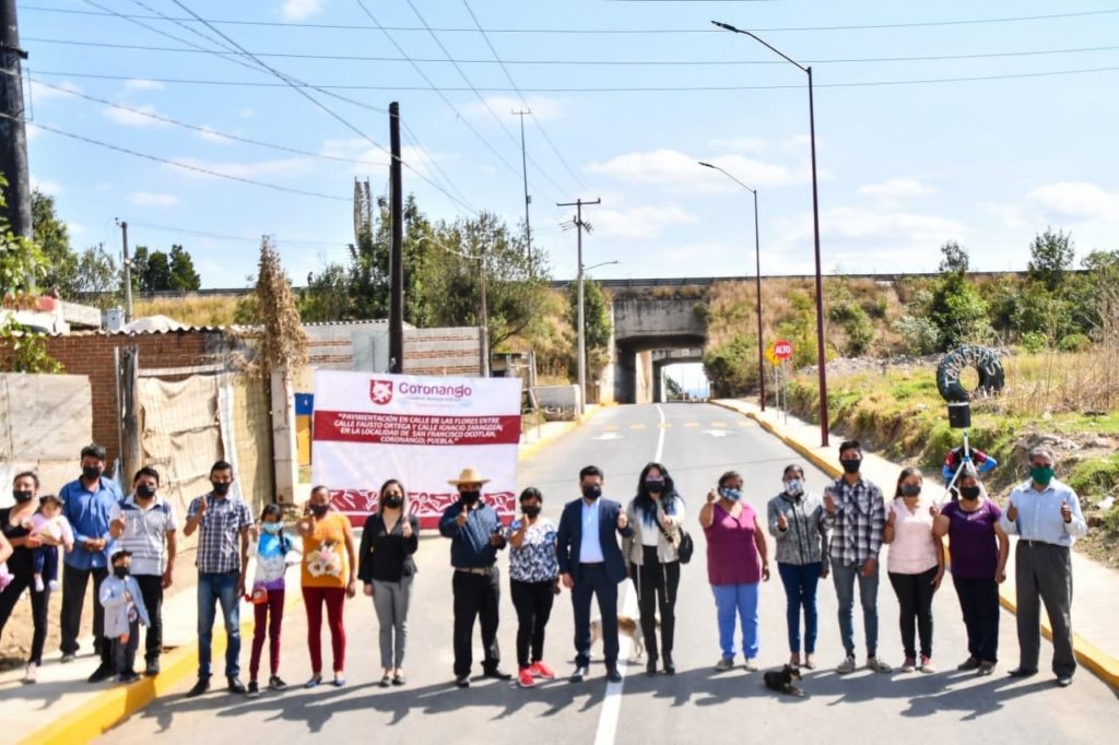 Entrega edil de Coronango obra educativa y pavimentación