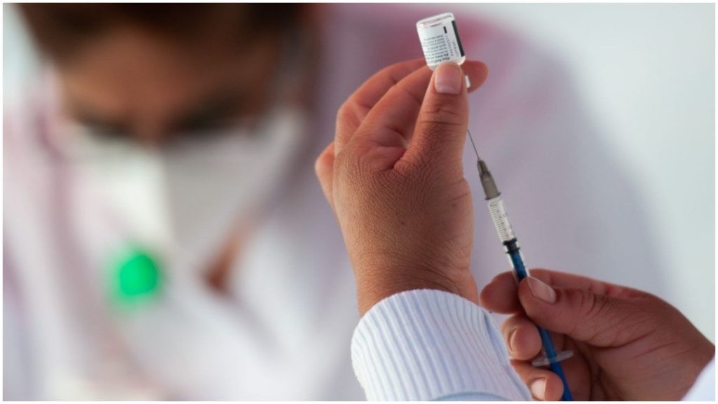Se necesitan dos dosis de vacuna Pfizer para lograr inmunidad contra COVID: SSA