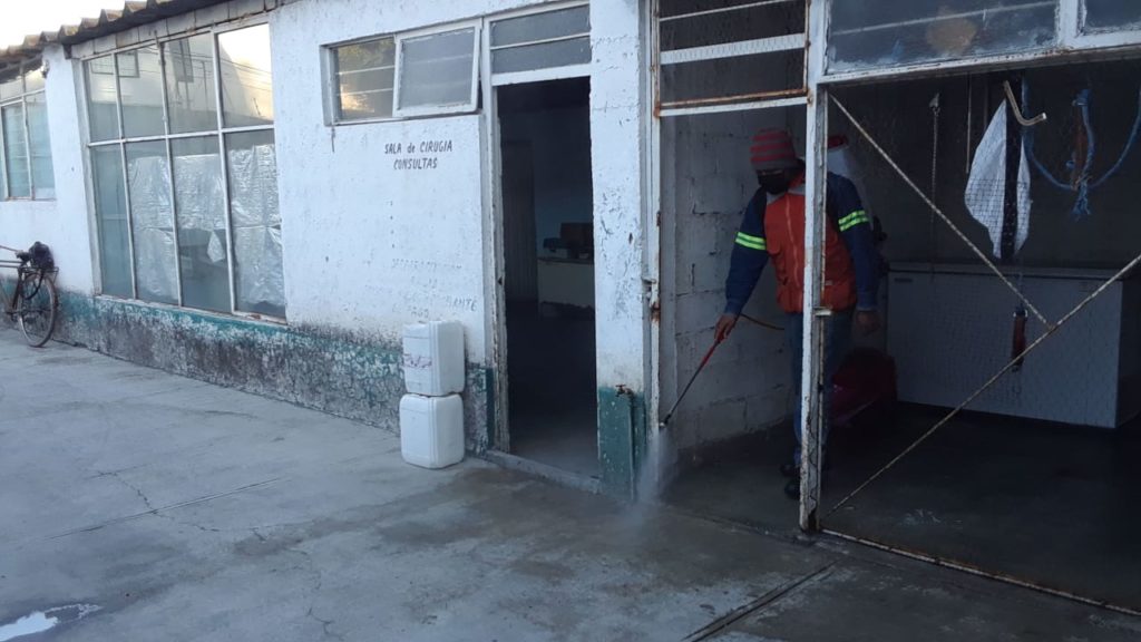 Todos los días, Sanitizan espacios públicos