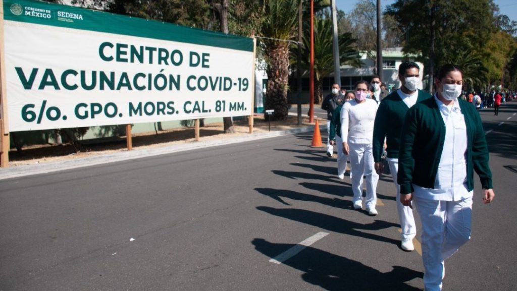 “Gandallismo” de directivos que se vacunan primero denuncian Médicos