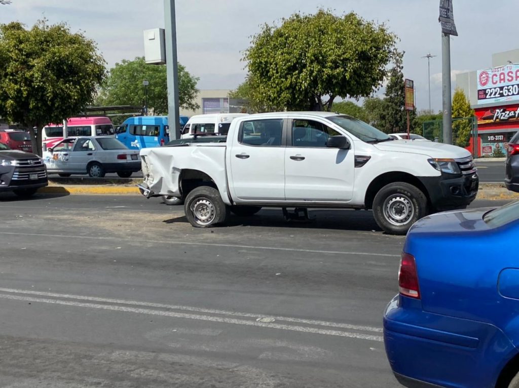 Aparatoso Chque en Forjadores de Puebla