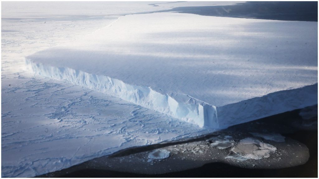 Enorme iceberg del tamaño de Londres se desprende de la Antártida