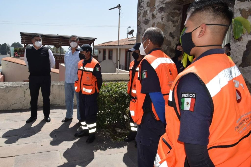 Reconocen vecinos labor de bomberos de San Pedro Cholula ante incendios