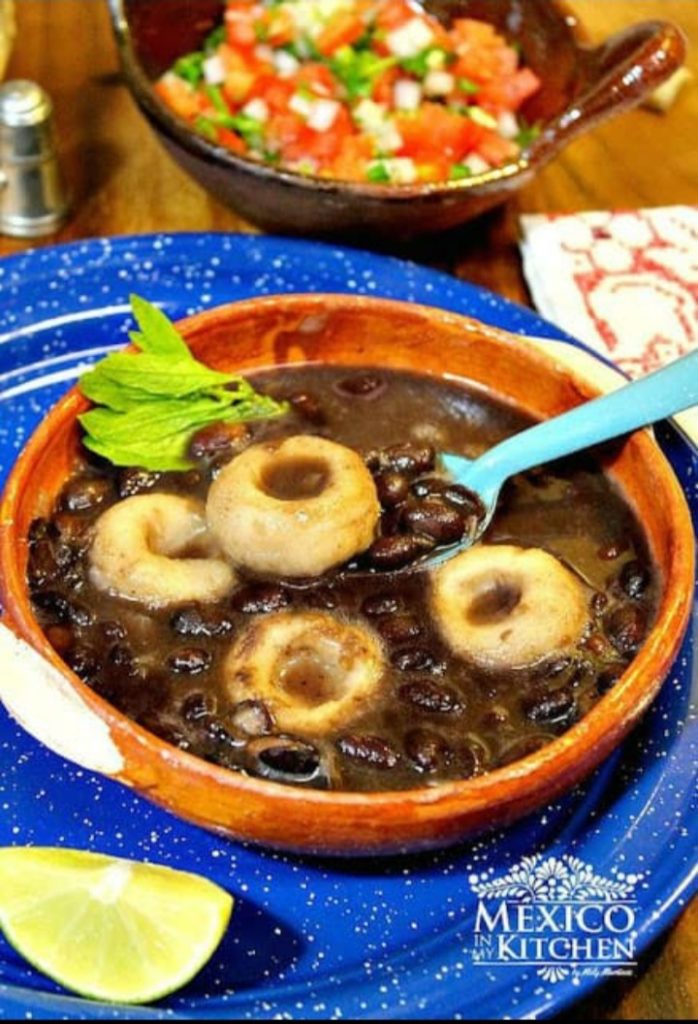 Frijoles con Chachoyotes