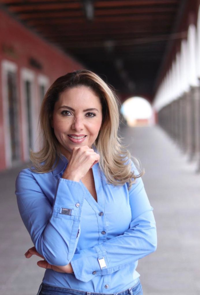 Se registra Paola Angón como aspirante a candidata por el PAN