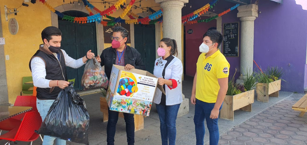 “Hazte un Héroe”, ayuda a niños con cáncer     Con tapitas ayudan a comprar medicamentos básicos