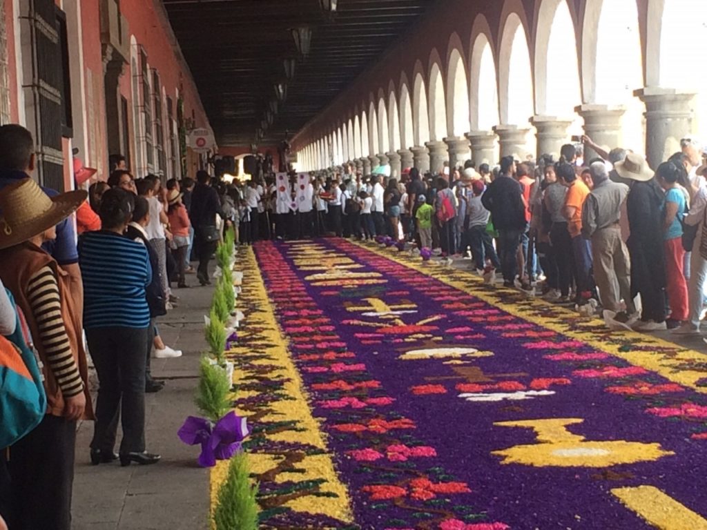 Segundo año sin alfombras de viernes Santo