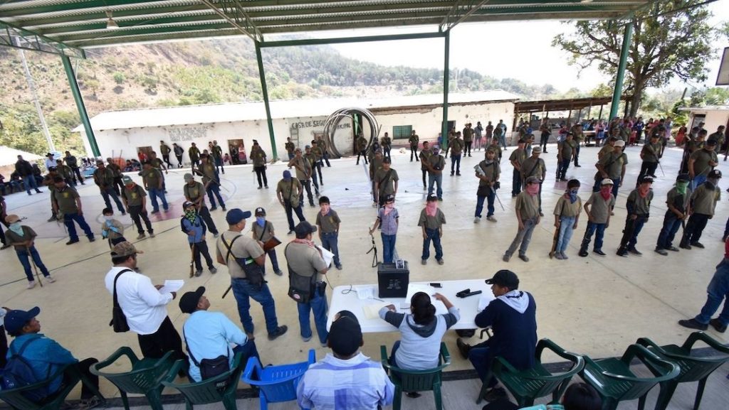 Más de 30 niños se suman a la Policía Comunitaria de Guerrero