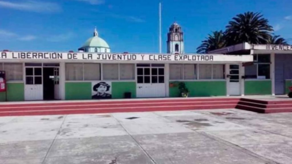 Mueren dos normalistas en Puebla durante protesta