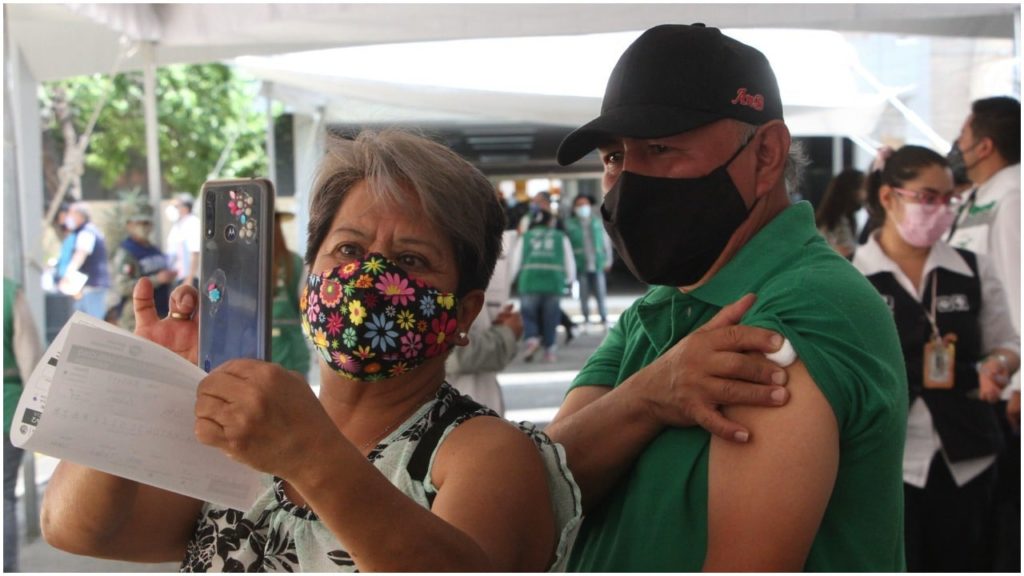 México suma 221 mil 960 muertos y 2 millones 399 mil 790 casos confirmados por COVID-19