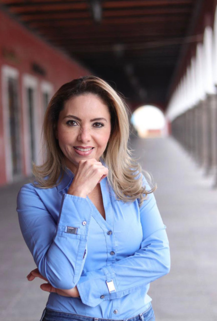 Este día, Paola Angon S., recibirá constancia