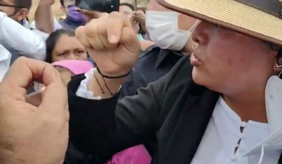 Karina Pérez Popoca siempre al diálogo