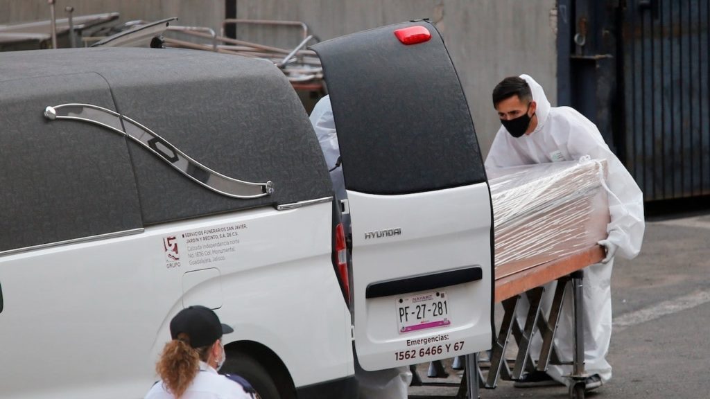 México alcanza los 230 mil 424 muertos por COVID-19