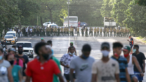 Denuncian represión contra manifestantes en las protestas en Cuba