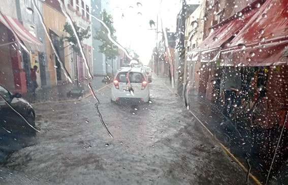 Tremendo aguacero azotó el valle de Cholollan