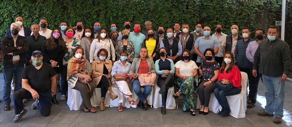 Vecinos de Zerezotla, y Momoxpan, se reunieron con Paola Angon
