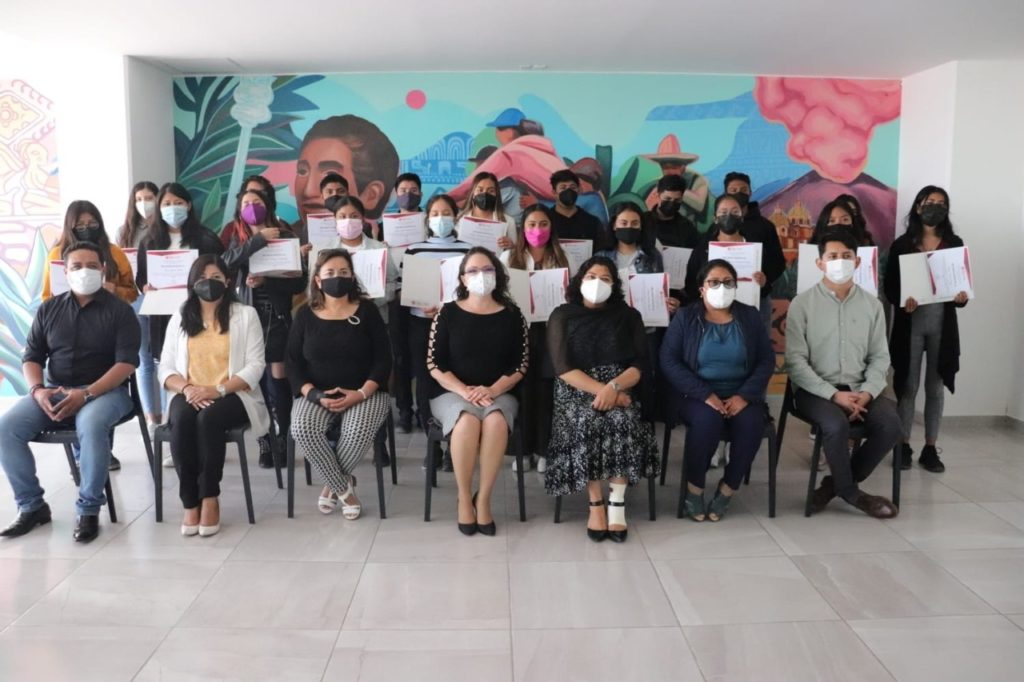 La educación cambia la vida de los alumnos y sus familias: Karina Pérez Popoca