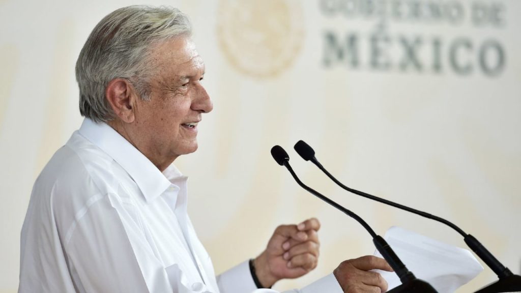 AMLO pide clases presenciales ‘llueva, truene o relampaguee’