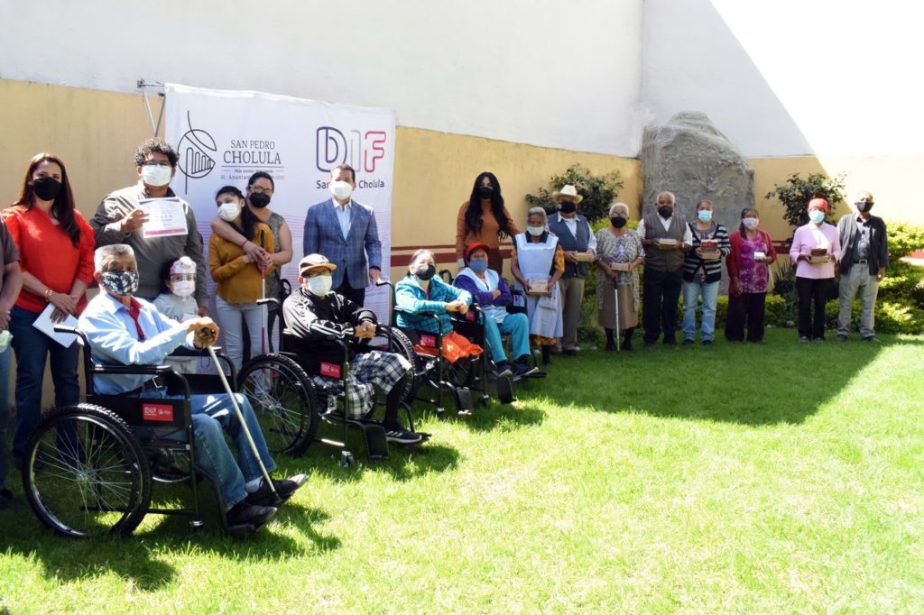 DIF entregó sillas de ruedas