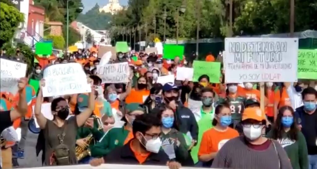 Estudiantes UDLAP, se manifiestan pacíficamente
