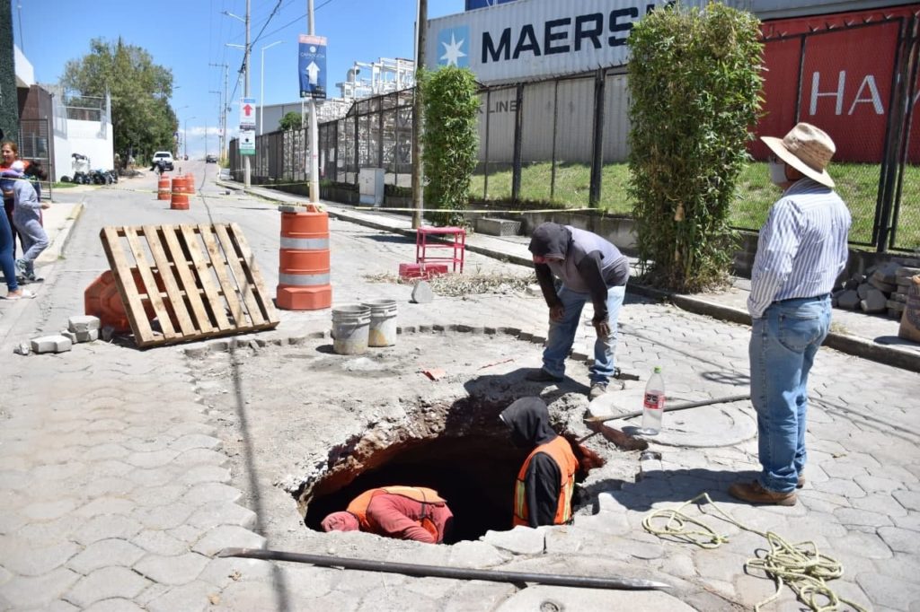 Hundimiento en Camino Nacional en Coronango, fue reparado