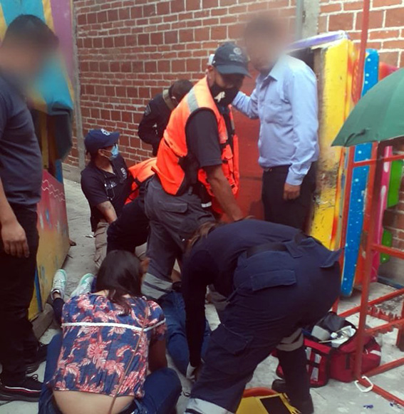 Tres lesionados en juego mecánico de Tepontla
