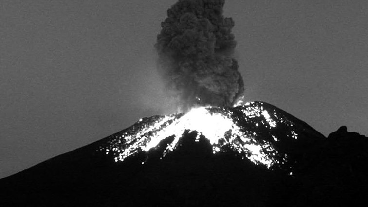 Popocatépetl registra explosión moderada con expulsión de fragmentos incandescentes