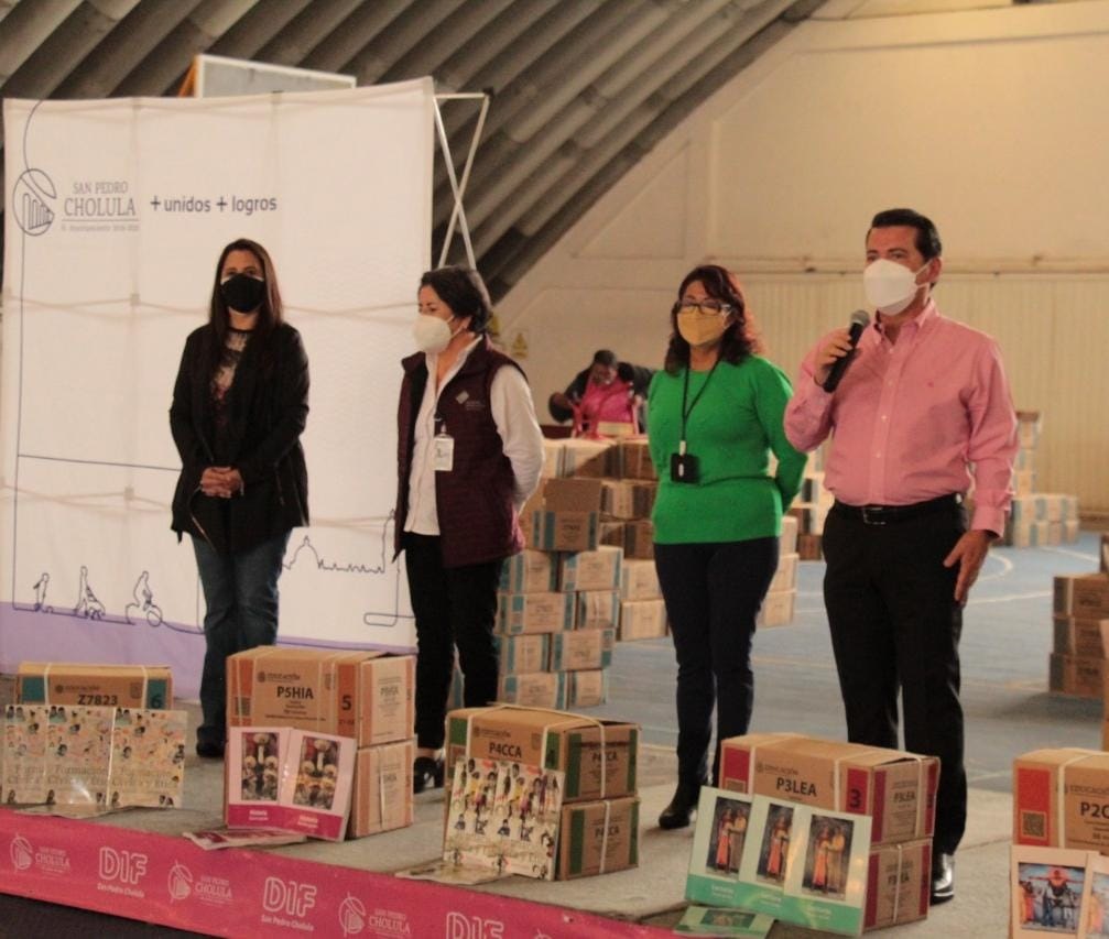 Alumnos de nivel preescolar y primarias oficiales y particulares de San Pedro Cholula ya contarán con sus libros de texto gratuitos
