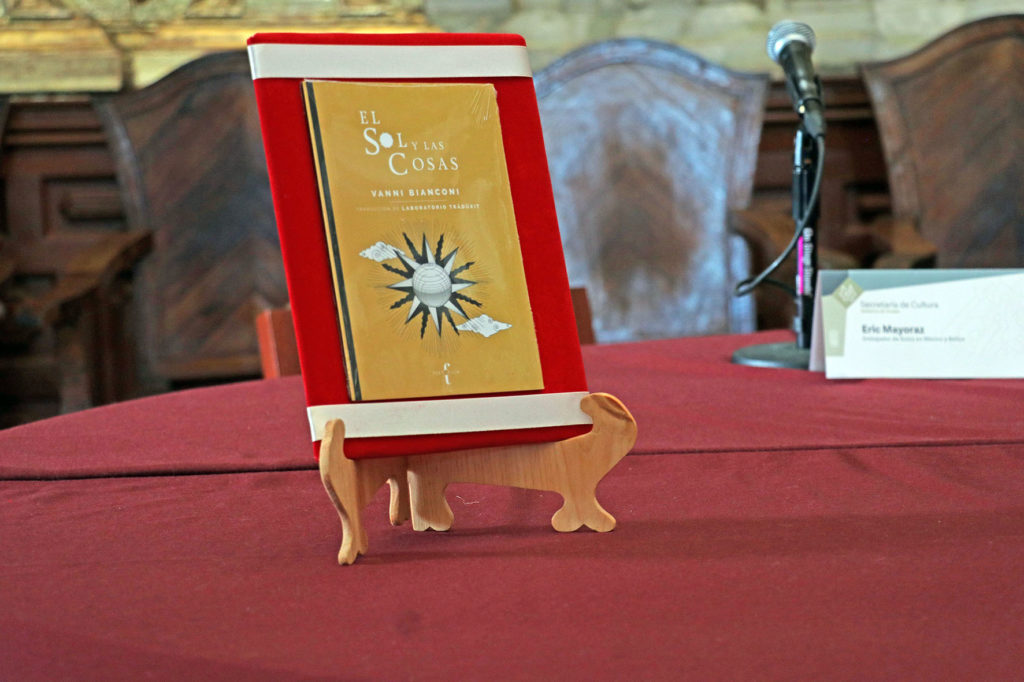Presentan Cultura y Embajada Suiza libro de poesía “El sol y las cosas”