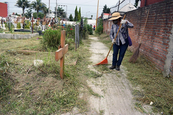 Mantenimiento a Panteones: Carlos Carpinteyro
